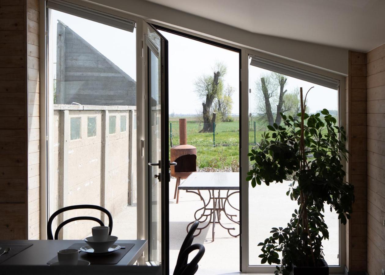 Landelijk Vakantiehuis In Diksmuide Met Een Tuin En Vijver Exterior photo