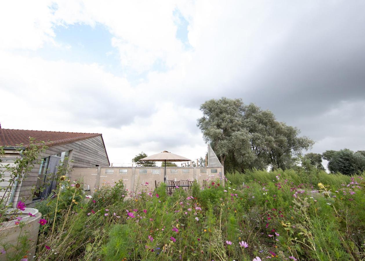 Landelijk Vakantiehuis In Diksmuide Met Een Tuin En Vijver Exterior photo